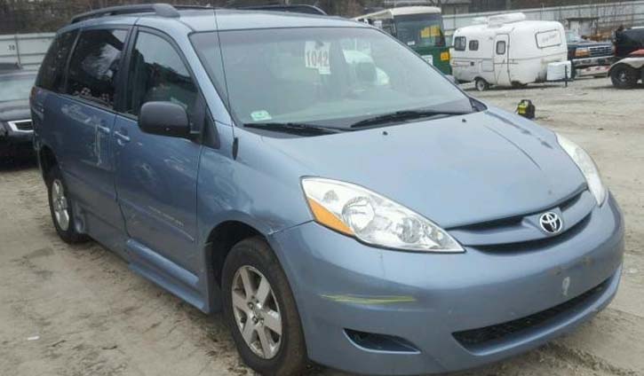 2007 Toyota Sienna Exterior