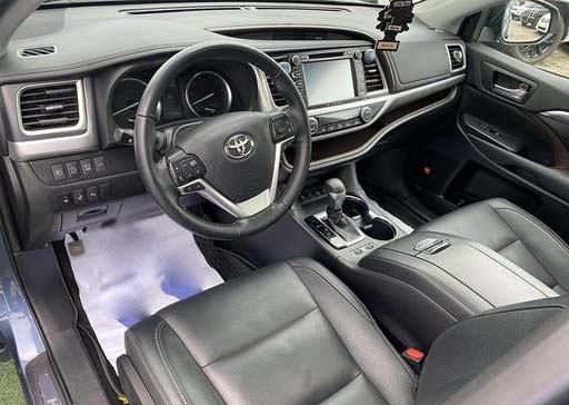 2019 Toyota Highlander interior