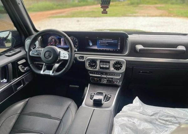 armoured Mercedes-AMG G63 interior