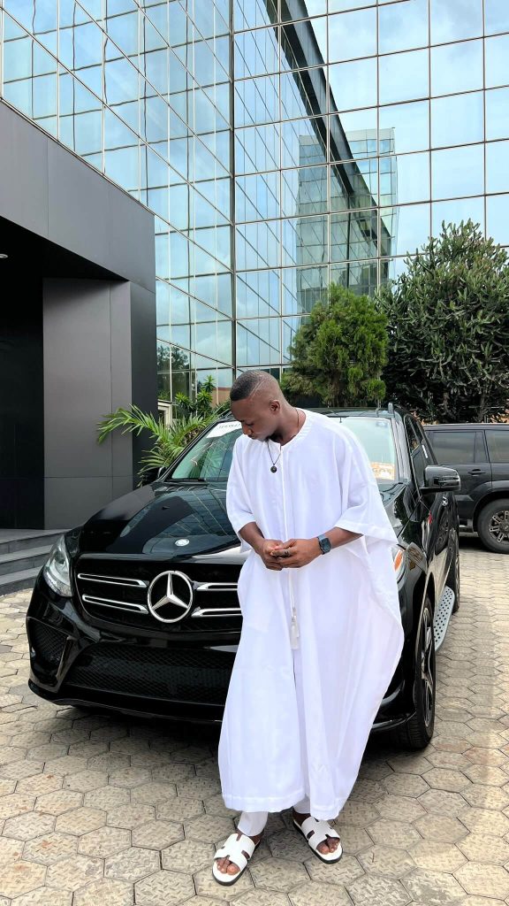 Uncle pamilerin showing off his Mercedes-Benz GLE 400