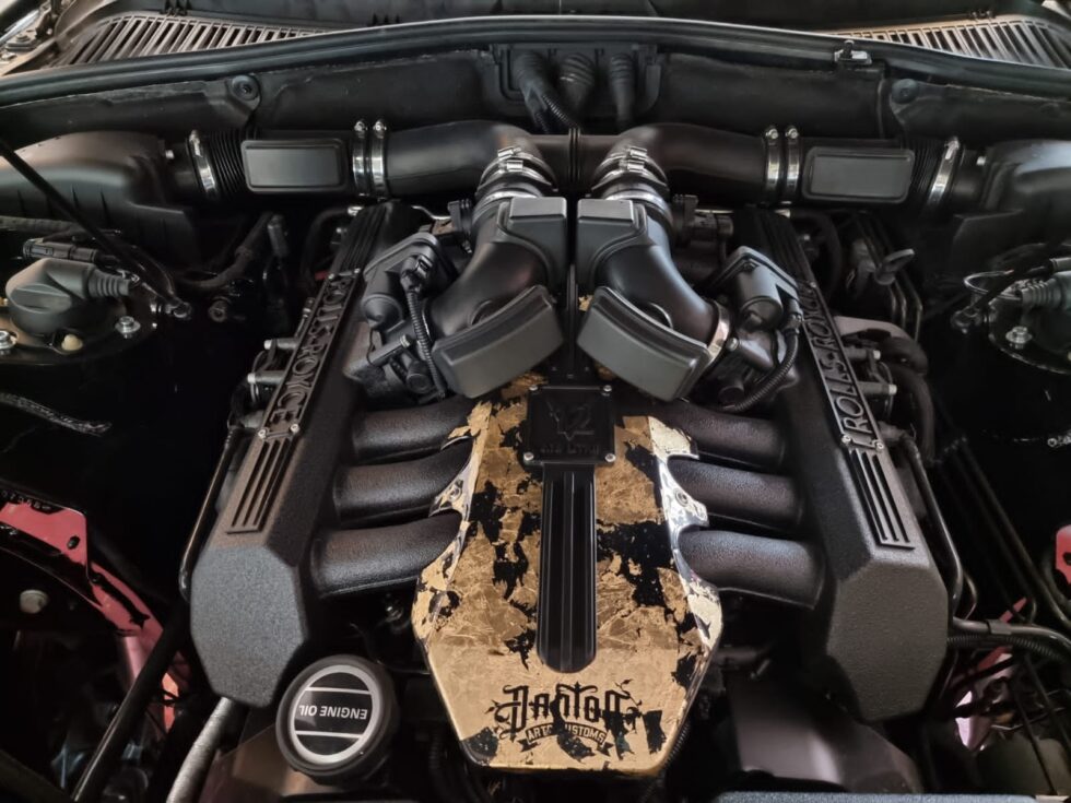 6×6 Rolls Royce Phantom engine