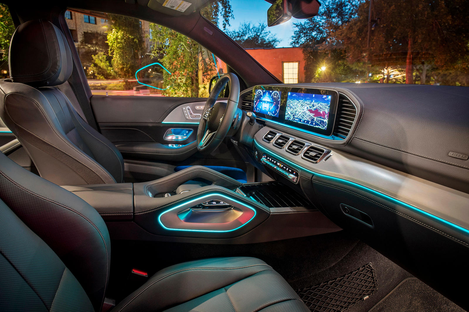 Sneak peek at the interior of the 2022 Mercedes GLE