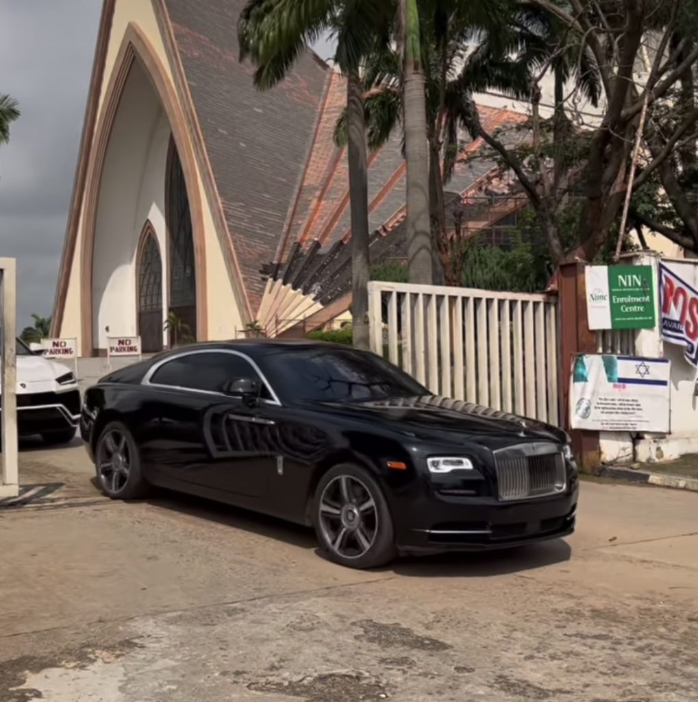 2022 Rolls-Royce car also spotted among the convoy