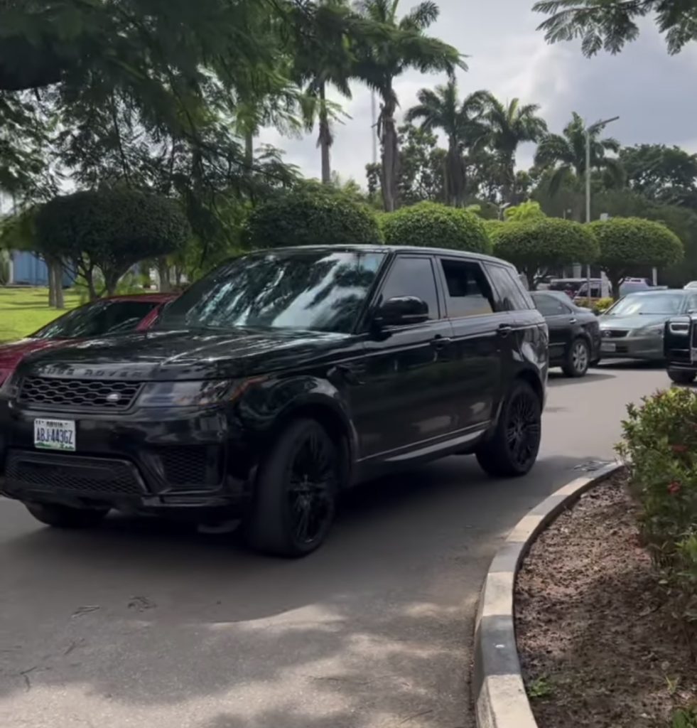 The Range Rover spotted among the convoy