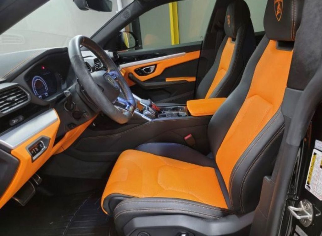 inside 2019 Lamborghini Urus 