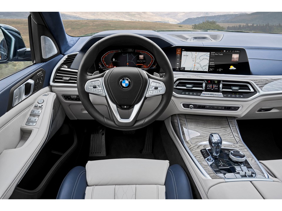 Interior of the 2019 BMW X7