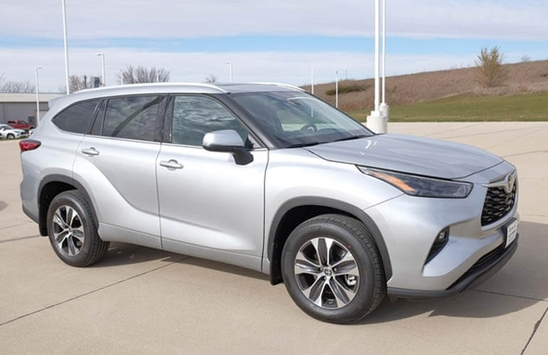 If You Don’t Buy The 2022 Toyota Highlander XLE Then You’re Missing Out