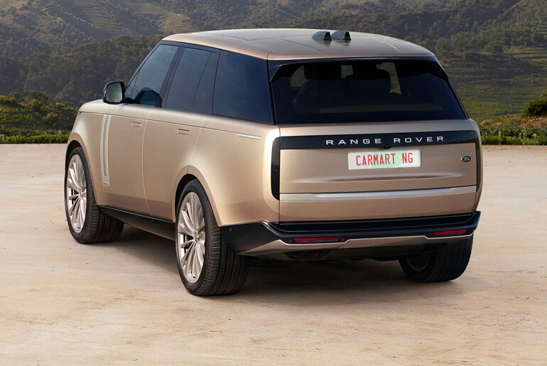 2022 Range Rover SE back view