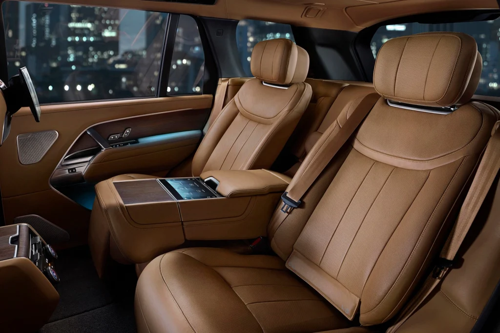 2022 Range Rover SE interior