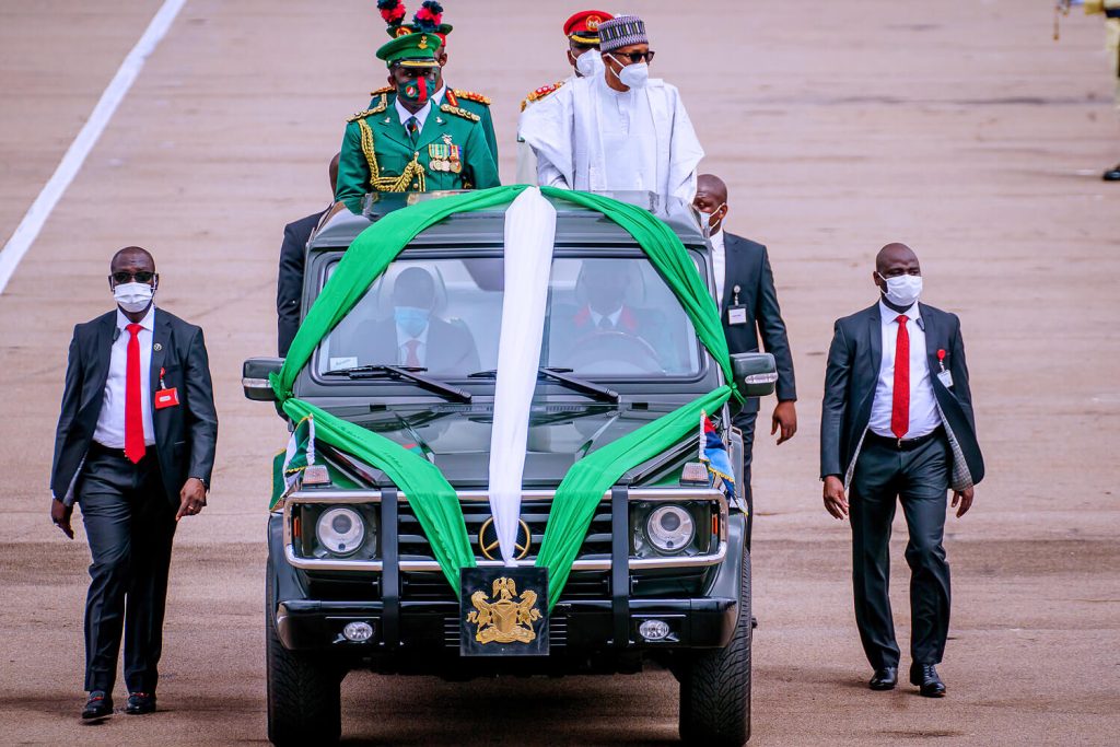 Pres Buhari Arrived Abuja Eagles Square In Armored  Mercedes Benz S550