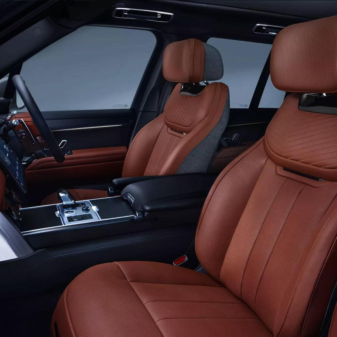 Range Rover SV 'Lansdowne Edition' front seat headrest