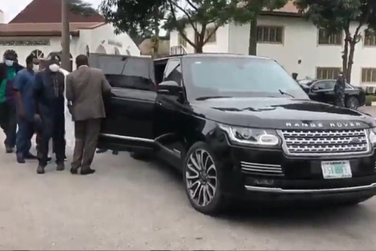 Tinubu arrived at the State House in Marina in Range Rover