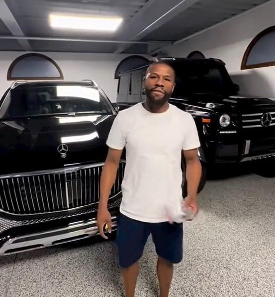 Floyd Mayweather shows off supercars