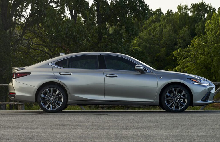 the 2024 Lexus ES sideview