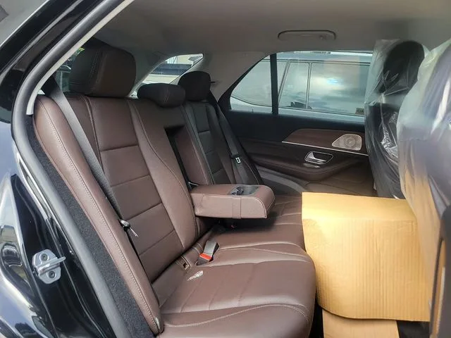 2023 Mercedes-Benz GLE back seat