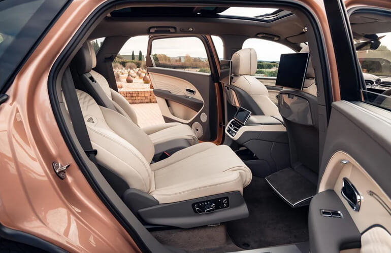 Interior of the 2023 Bentley Bentayga