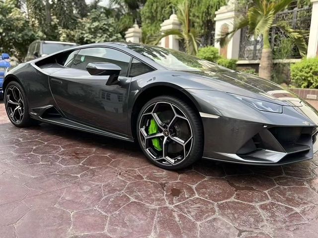 2021 Lamborghini Huracan side view