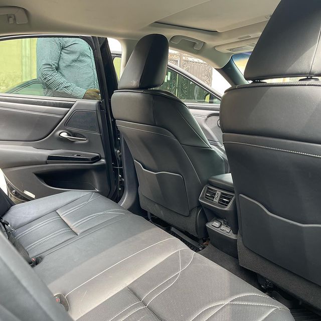 Interior of 2023 Lexus ES 350 Platinum