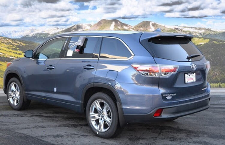 2016 Toyota Highlander back view