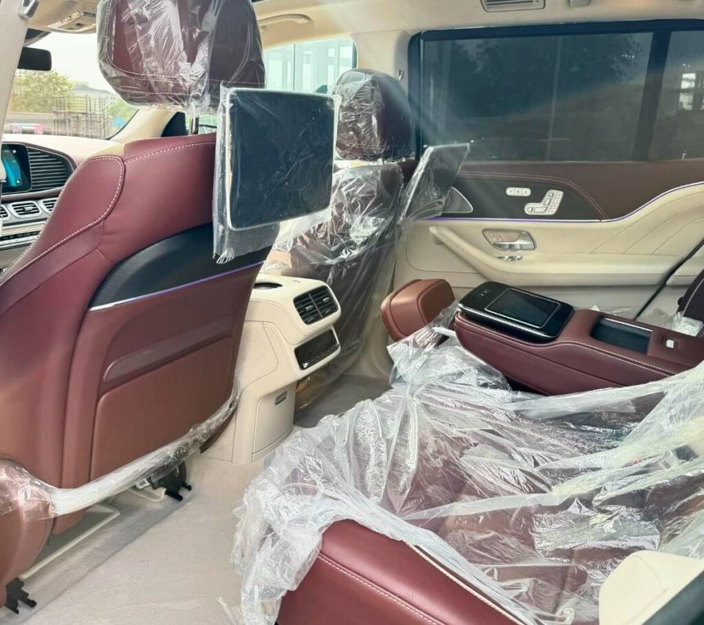 2023 Mercedes-Maybach GLS 600 back seat