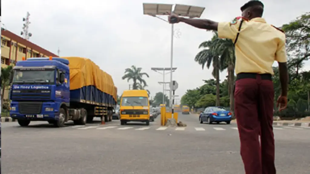 Lagos launches manhunt for A woman driving a yellow car who threw waste her car
