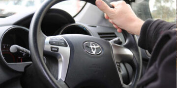 6 Reasons For Wheel Steering Hard To Turn - See Solutions