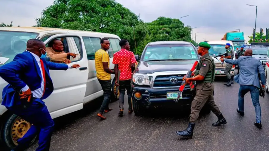 Here are 4 Reasons Nigerian Drivers Should Stop Tailgating Other Drivers