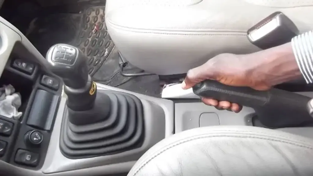 8 Simple Steps to Drive a Manual Car in Nigeria