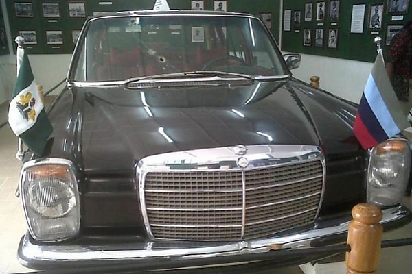front view of General Murtala Muhammed Mercedes-Benz 230.6