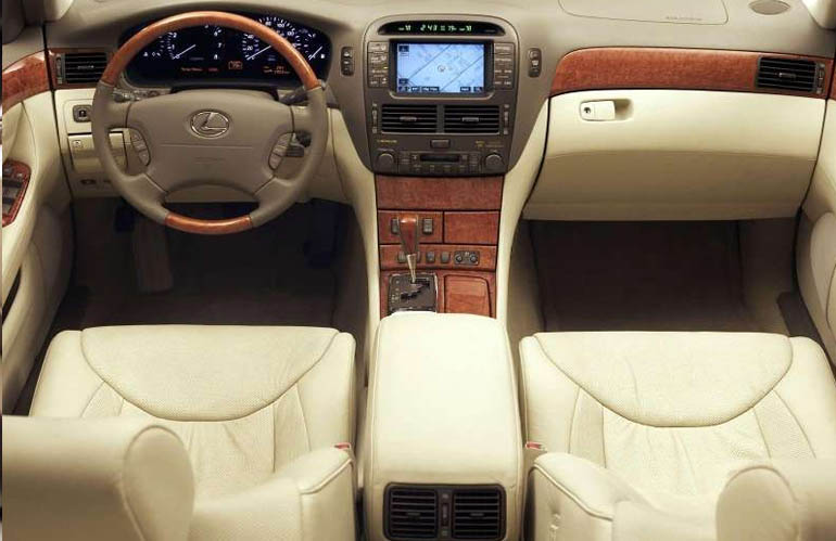 2004 Lexus LS dashboard