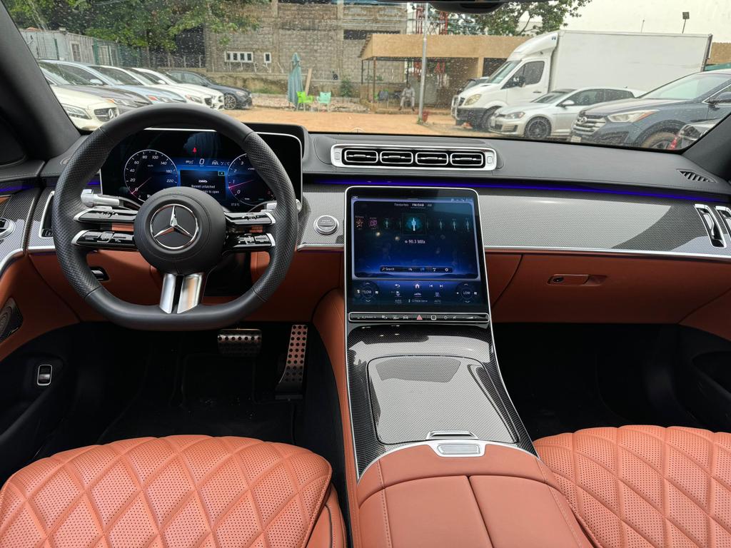 2024 Mercedes-Benz S580 interior