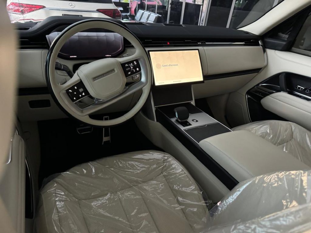 2024 Range Rover Vogue interior