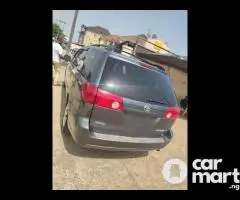 Foreign Used 2007 Toyota Sienna LE