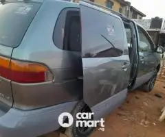 Clean Used Toyota sienna 1999