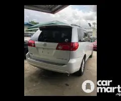 2006 Foreign-used Toyota Sienna XLE