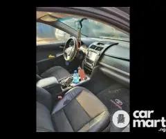 2013 Toyota Camry SE With Reverse Camera