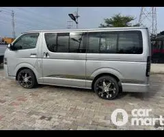 Foreign Used 2015 Toyota Hiace Bus (Hummer Bus)