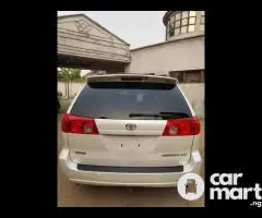 Direct Tokunbo 2010 Toyota Sienna XLE
