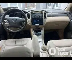 Clean 2004 Toyota Highlander With Android Screen