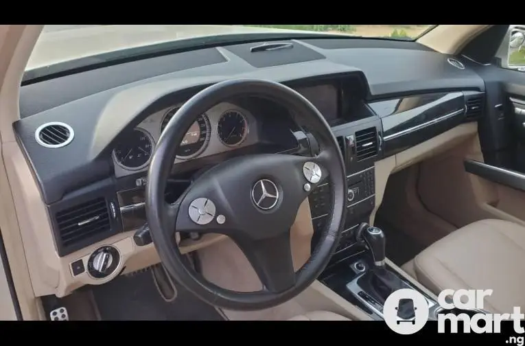 2012 Mercedes Benz GLK thumb-start with panoramic roof