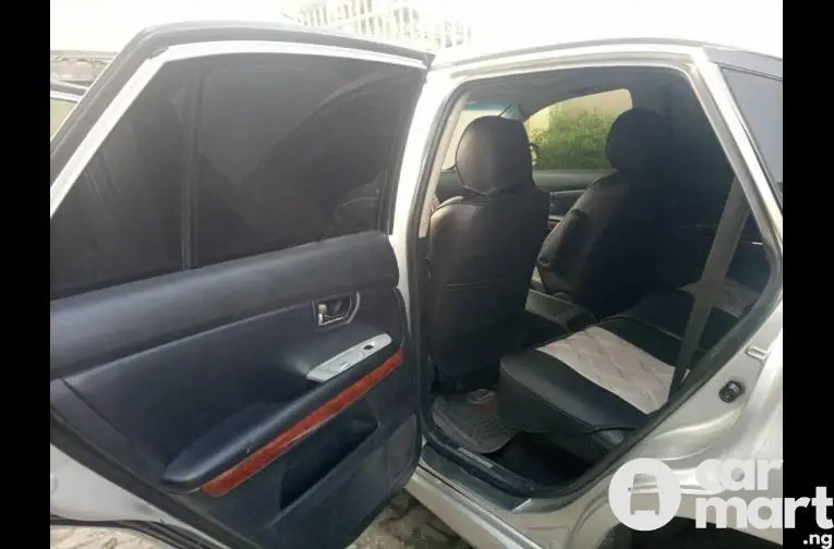 Clean 2006 Lexus RX330 With Android Screen