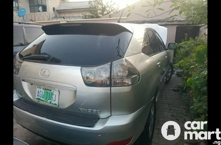 Clean 2006 Lexus RX330 With Android Screen