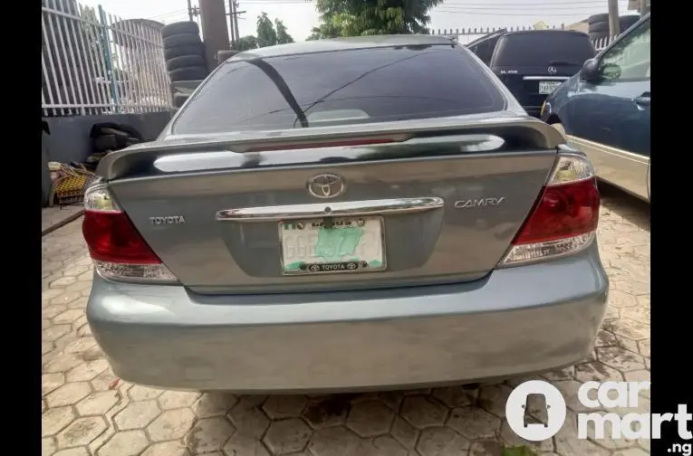 Clean 2005 Toyota Camry With Android Screen