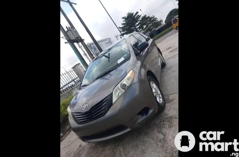 Just Cleared Tokunbo 2012 Toyota Sienna LE