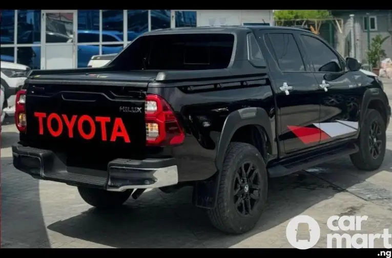 Tokunbo 2020 Facelift to 2023 Toyota Hilux (Adventure)