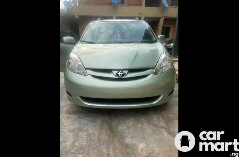 2007 Foreign-used Toyota Sienna CE