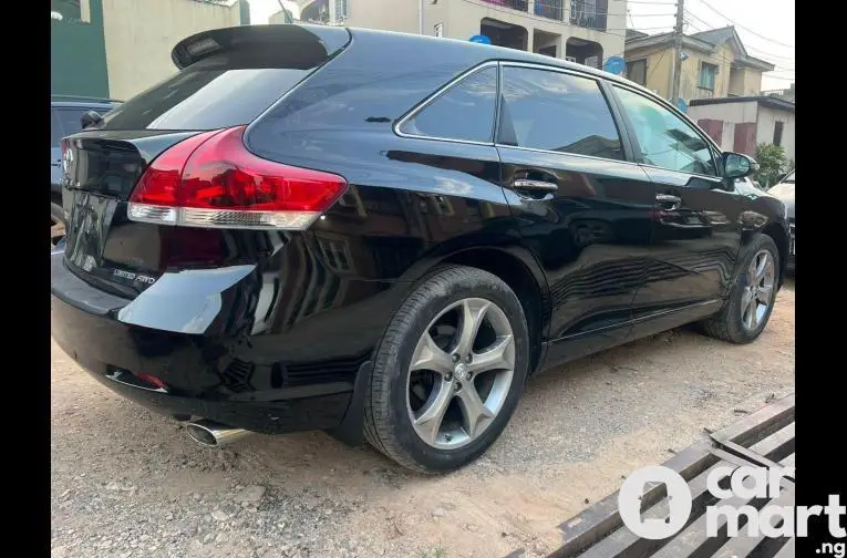 2015 Foreign-used Toyota Venza Limited