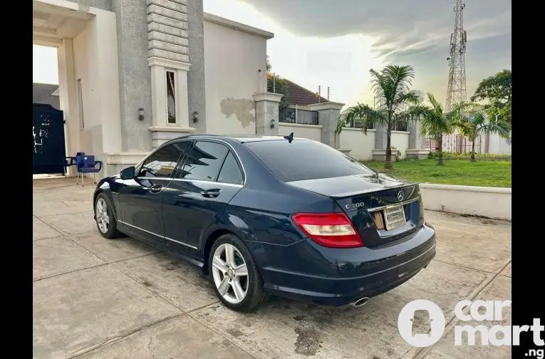 SUPER CLEAN 2010 MERCEDES BENZ C300