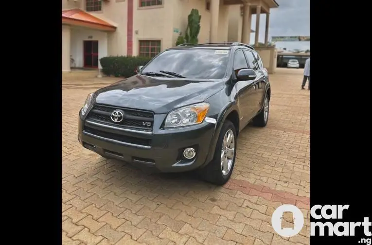 SUPER CLEAN 2010 TOYOTA RAV4 V6