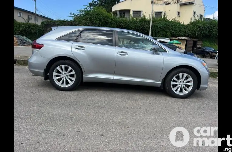 2015 Foreign-used Toyota Venza XLE